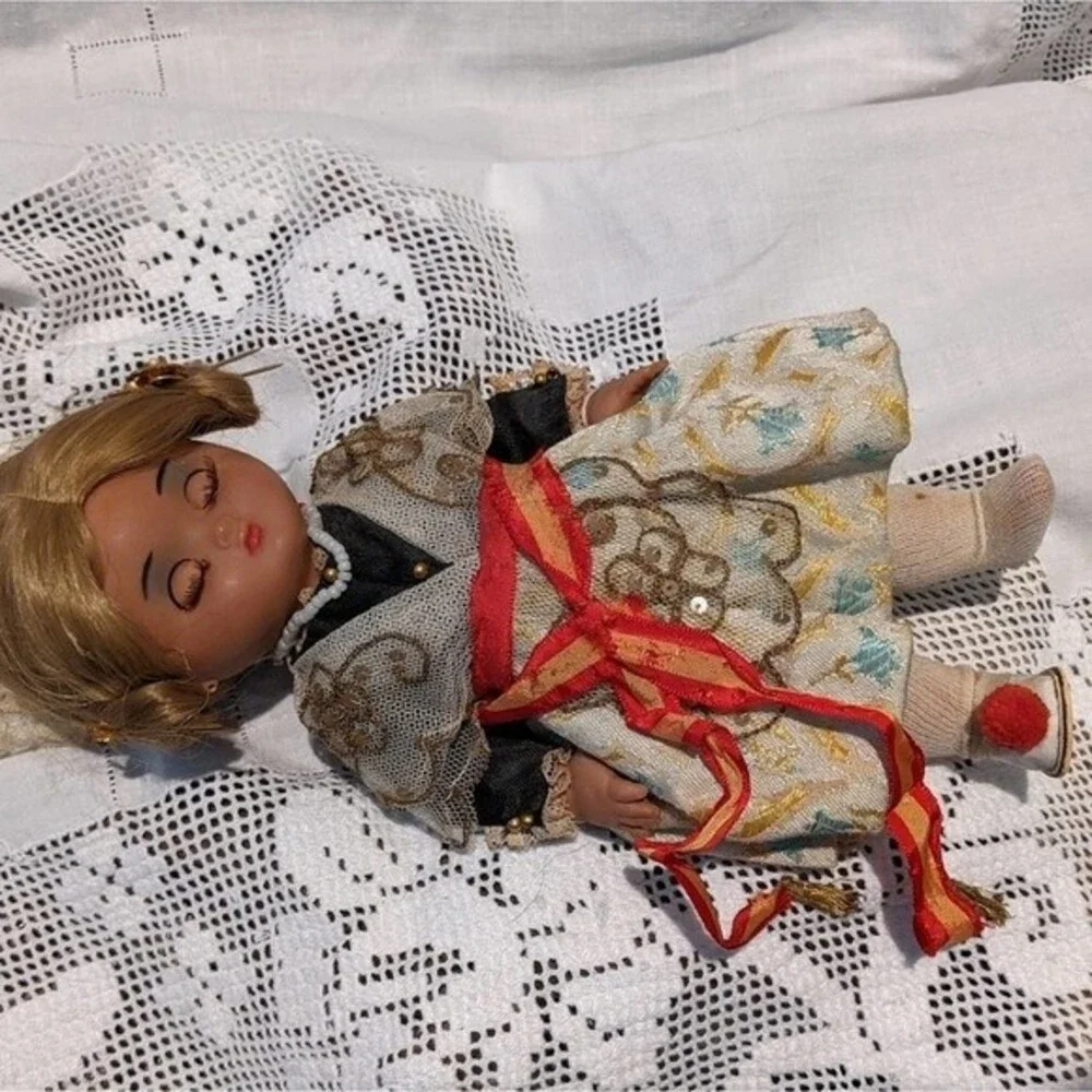 Vintage Linda Pirula with regional Valencian costume